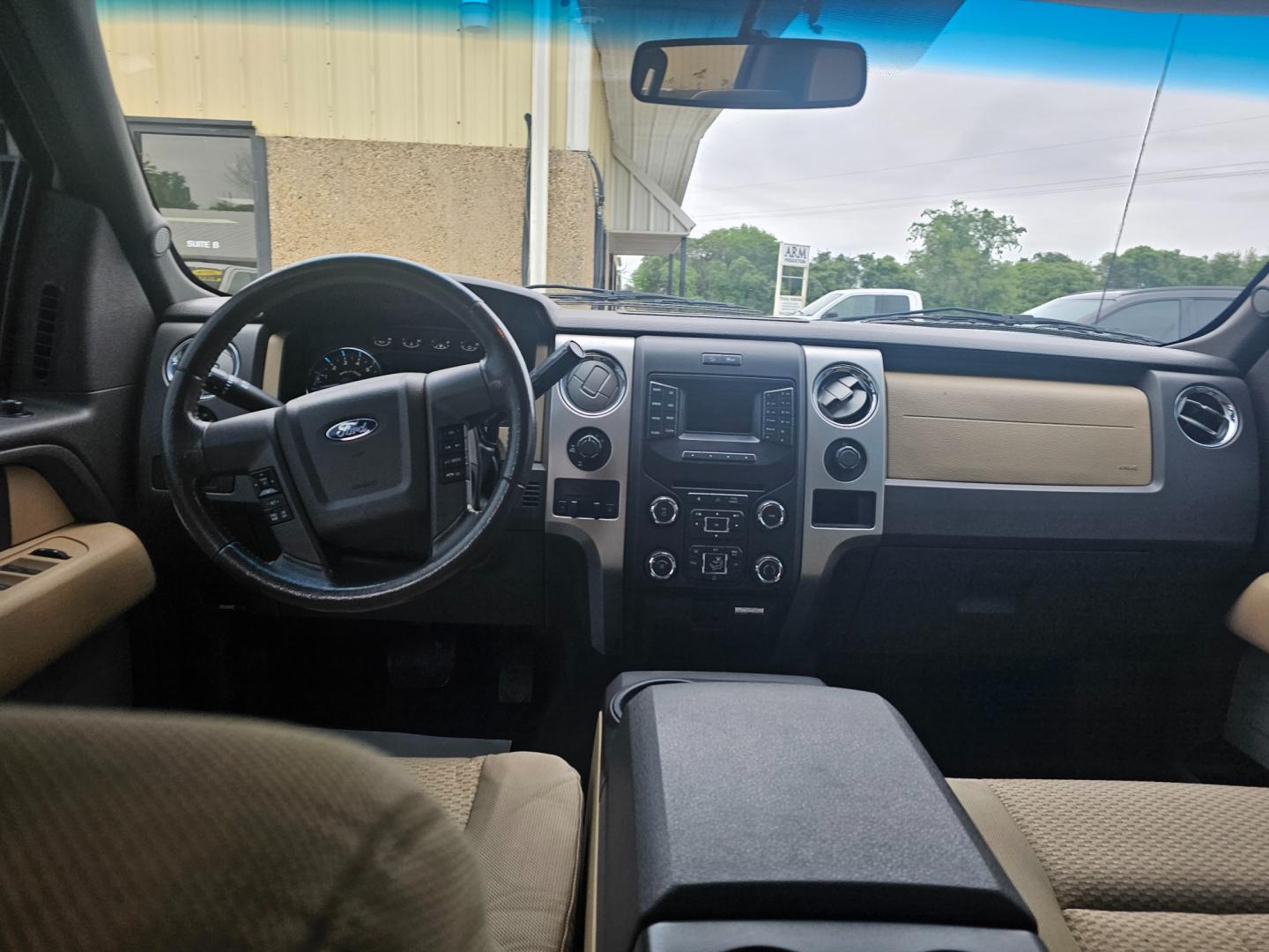 2013 WHITE Ford F-150 XL SuperCrew 5.5-ft. Bed 4WD (1FTFW1E63DF) with an 6.2L V8 SOHC 16V engine, 6-Speed Automatic transmission, located at 533 S Seven Points BLVD, Seven Points, TX, 75143, (430) 255-4030, 32.313999, -96.209351 - Photo#4